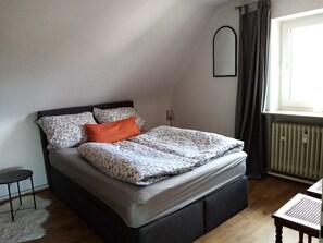 1 bedroom, iron/ironing board, free WiFi, bed sheets - Holiday flat B 40 / Wasgaublick (Pirmasens)