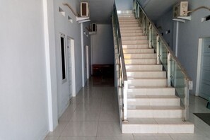 Staircase - Hotel O Kost Nian Syariah Near SPBU Pertamina 74.91657 Mattirotasi Sidrap (Watang Pulu)