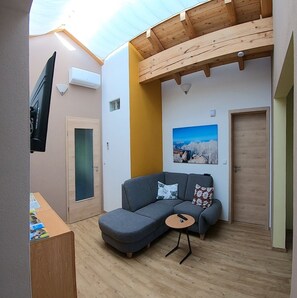 TV - Apartment 'Exklusiv Hinterreiter' with Mountain View, Wi-Fi and Air Conditioning (Ainring)