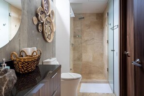 Douche, séchoir à cheveux