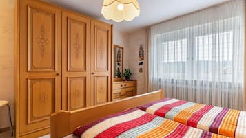 2 quartos, ferros/tábuas de passar roupa, Wi-Fi de cortesia