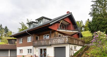 Ferienwohnung 'Berghansenhof' mit Schwarzwald-Ausblick, großzügiger Terrasse und WLAN