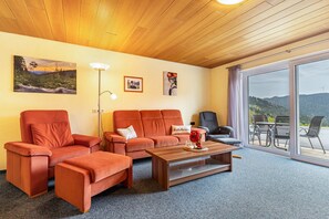 Televisio, pöytätennispöytä, stereot