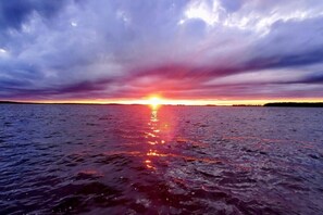 A little slice of heaven on Lake Kabetogama in Voyageur’s National Park - Lakeside 2 Bedroom Pelican Cabin on Kab (Kabetogama)