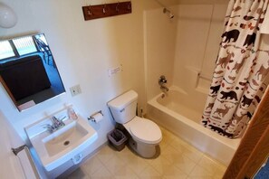 Een douche, handdoeken