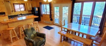 Lakeside 2 Bedroom Wolf's Den Cabin on Kab