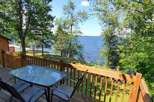 Lakeside 2 Bedroom Wolf's Den Cabin on Kab