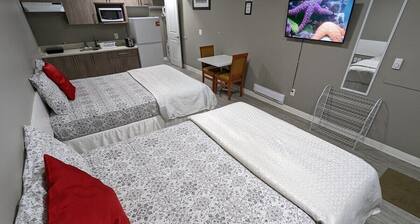 Riverside Motel & Suites
