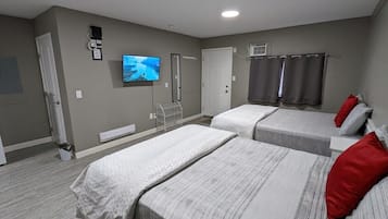 Deluxe Double Room | Laptop workspace, blackout drapes, iron/ironing board, WiFi (free)