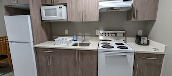 Riverside Motel & Suites