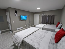 Quarto casal luxo | Espaço de trabalho para notebook, cortinas blackout