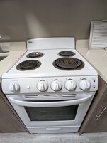 Quarto casal luxo | Cozinha privada | Geladeira grande, micro-ondas, cooktop, chaleira elétrica