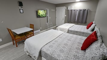 Standard-Doppelzimmer | Individuell eingerichtet, laptopgeeigneter Arbeitsplatz