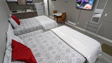 Standard-Doppelzimmer | Individuell eingerichtet, laptopgeeigneter Arbeitsplatz