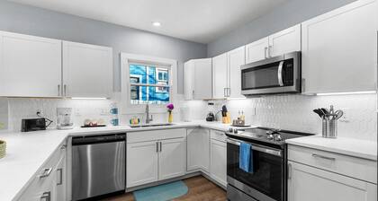 Inviting 4BR 2 5BA Downtown Home With Ample Space