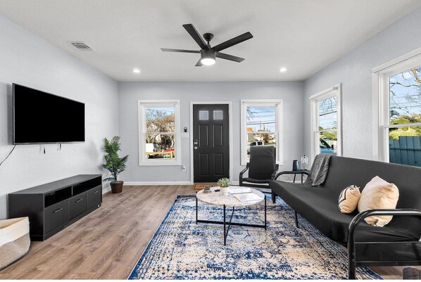 Unclassified image, 1 of 38, button - Inviting 4BR 2 5BA Downtown Home With Ample Space (San Antonio)