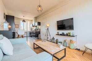 TV - Charming one bedroom in Tourcoing (Tourcoing)