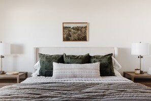 4 habitaciones, escritorio, tabla de planchar con plancha y wifi 