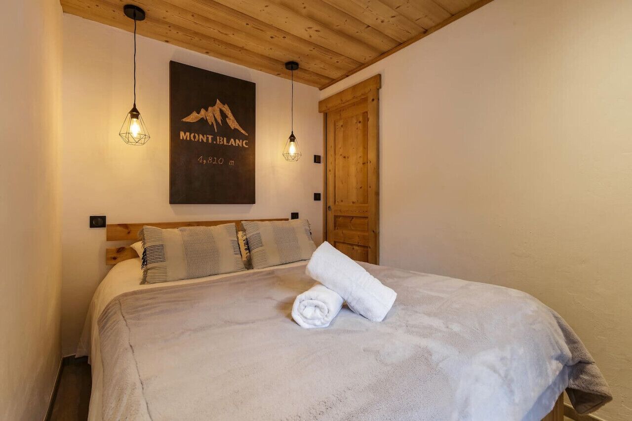 2 bedrooms, travel crib, free WiFi, bed sheets