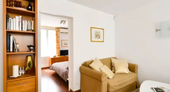 1 bedroom, Internet, bed sheets - The Cosy Cocon  Close to Eiffel Tower & Invalides (Paris)