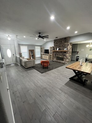 Interior - Modern style home! By hobby airport and Nasa. Full kitchen and strong WIFI . (Houston)