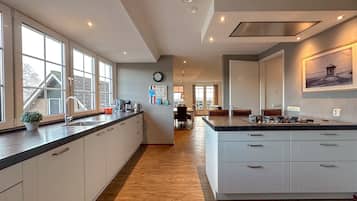 Réfrigérateur, micro-ondes, four, lave-vaisselle