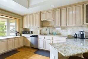 Frigorifero, microonde, forno, lavastoviglie