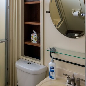 Hårføner, håndklær, såpe og sjampo