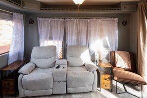 Living area - If you see this site, we apologize. It is not for booking thru VRBO. (Kanab)