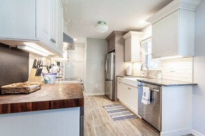 Unclassified image, 5 of 47, button