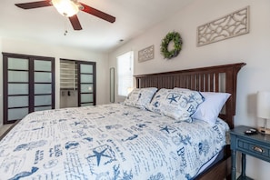 A bedroom with a bed, a nightstand, a ceiling fan, a wardrobe, and a window with blinds. - Ahoy! Game Room, Screened Porch, Yard Mins to DTA (Annapolis)