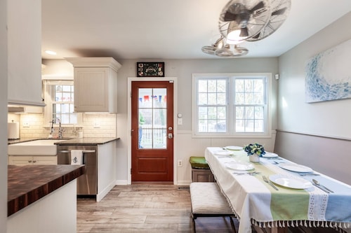 Ahoy! Game Room, Screened Porch, Yard Mins to DTA