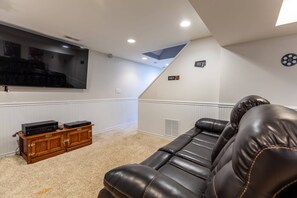 Luokittelematon kuva, 5 kautta 47, painike