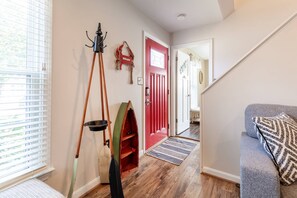 Interior - Ahoy! Game Room, Screened Porch, Yard Mins to DTA (Annapolis)