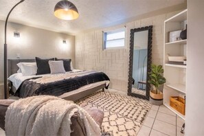 5 soveværelser, skrivebord, strygejern/strygebræt, weekendseng