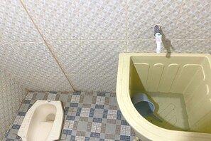 Economy Double Room | Bathroom