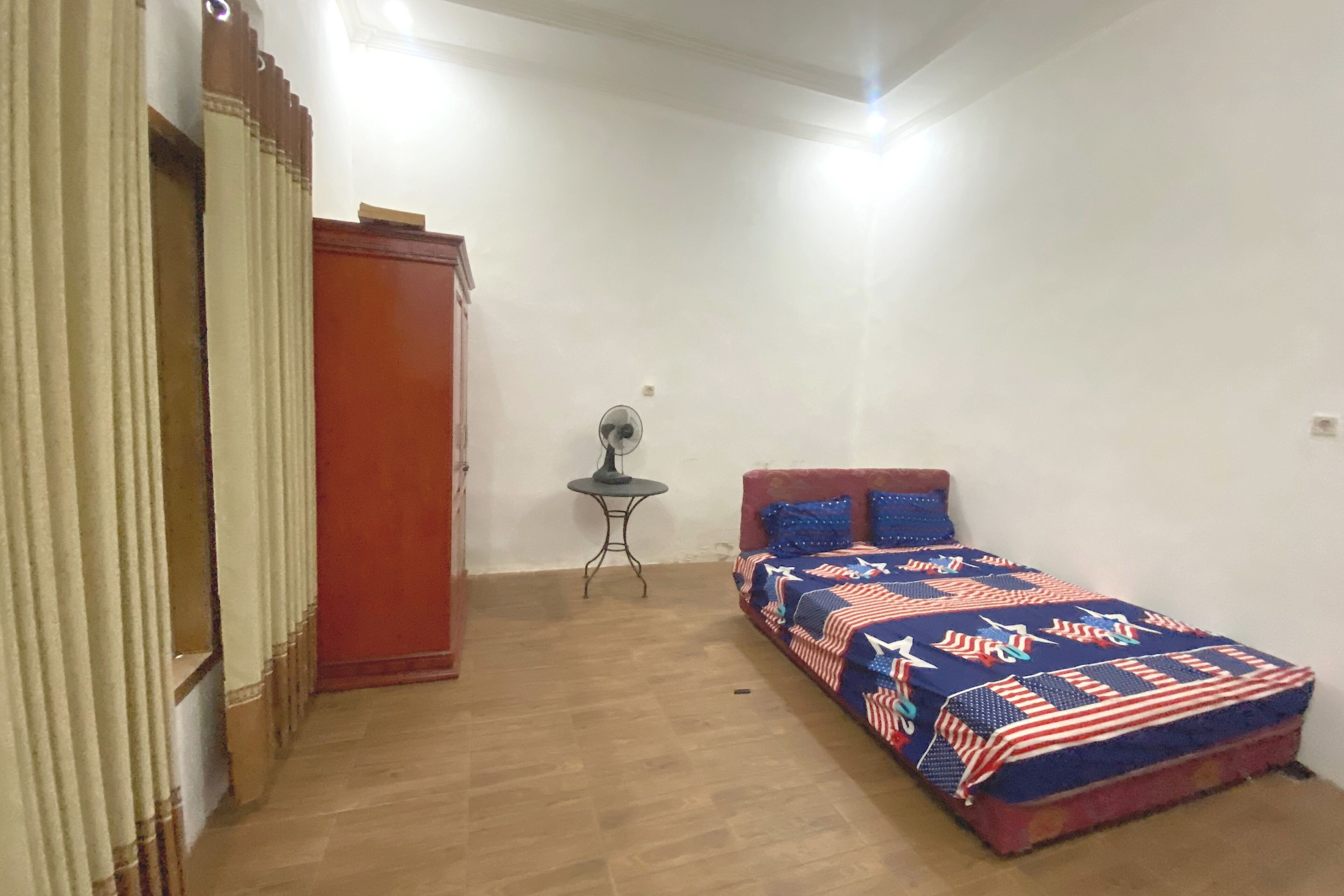 Economy Double Room | Desk, bed sheets