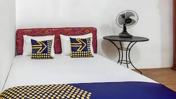 Economy Double Room | Desk, bed sheets
