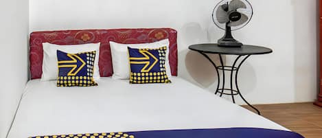 Economy Double Room | Desk, bed sheets