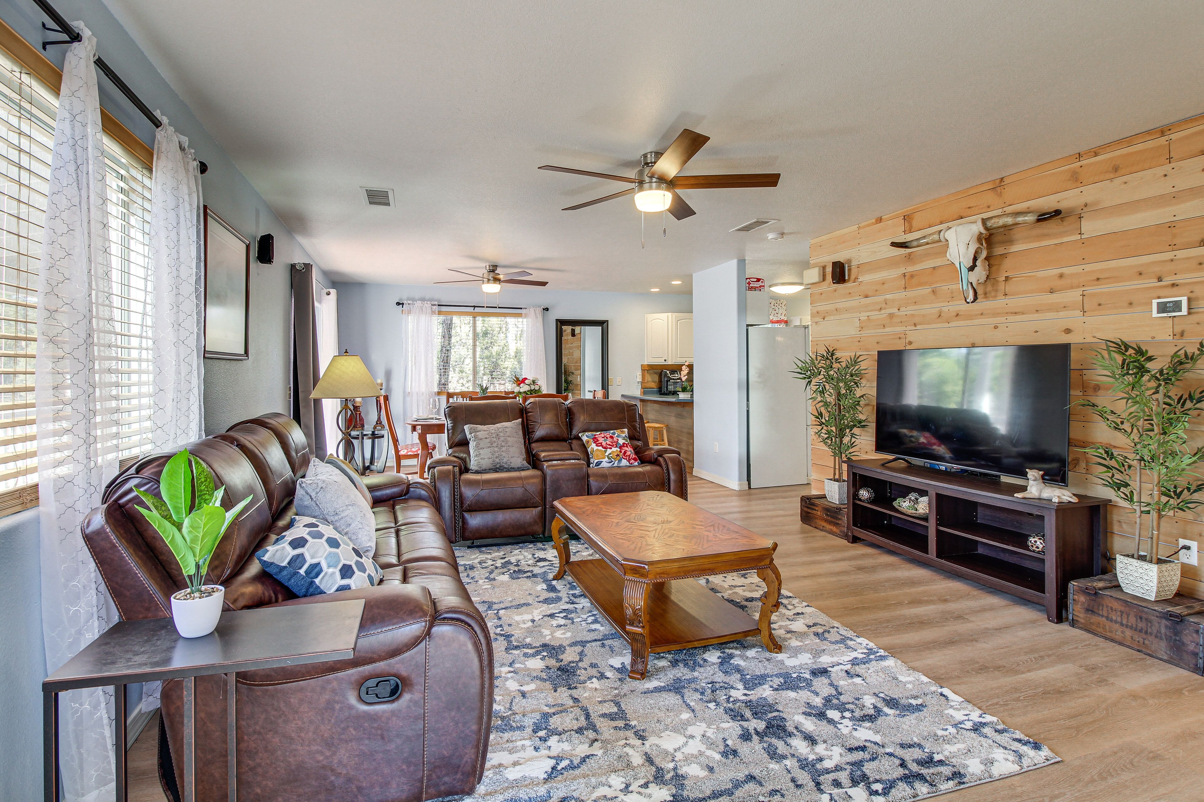 Pinetop-Lakeside Home w/ Deck: Hike, Fish & Unwind