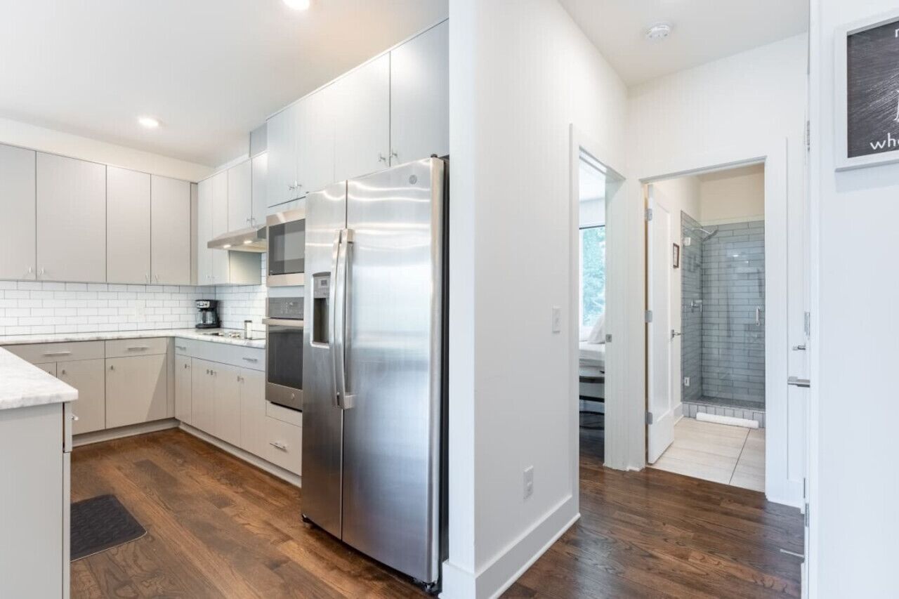 冰箱、微波炉、烤箱、炉灶