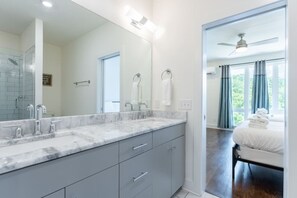 ヘアドライヤー、タオル