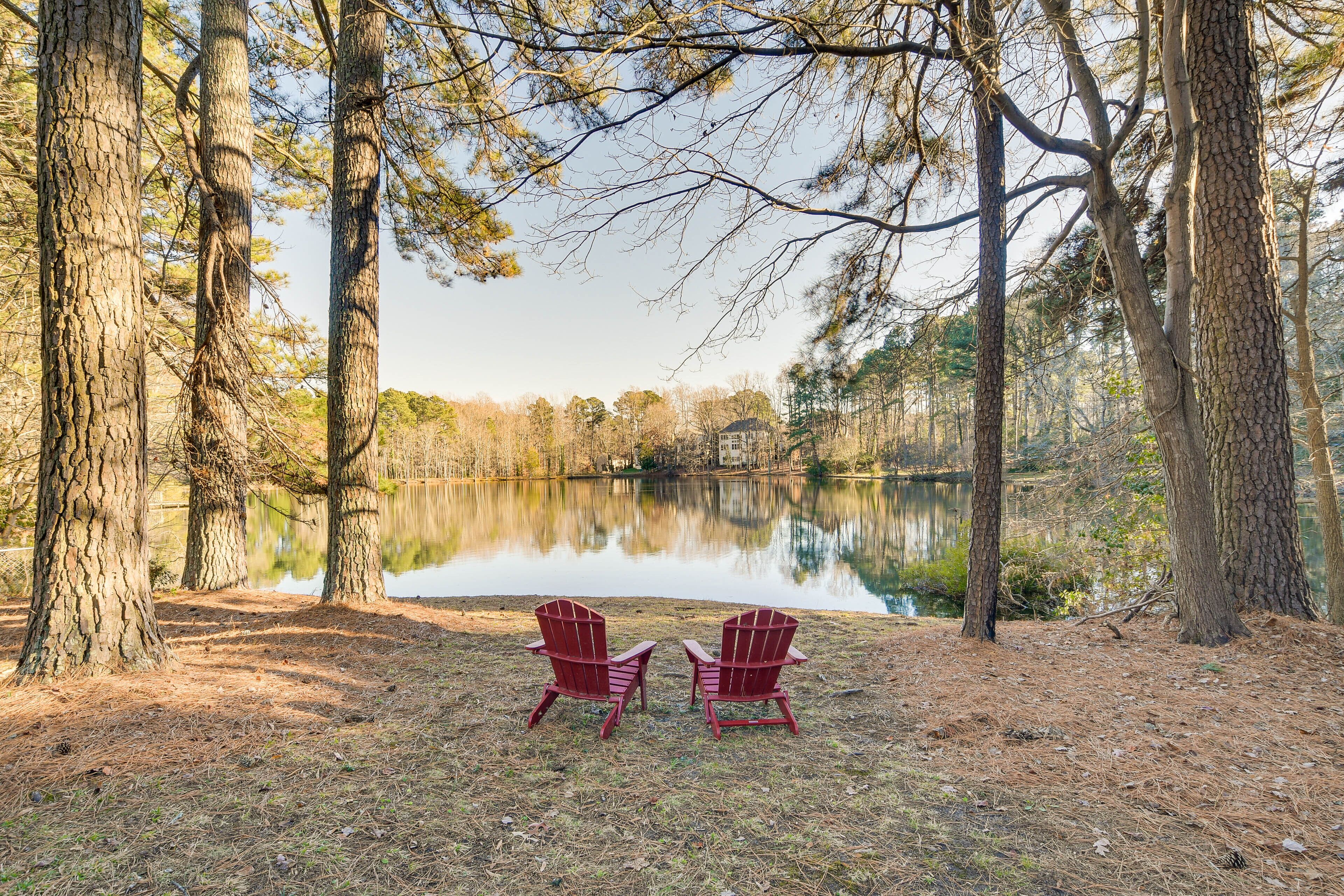 Lakefront Raleigh Home w/ Deck: 12 Mi to Downtown!