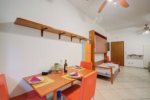 อพาร์ทเมนท์สำหรับครอบครัว, หลายห้องนอน (Verbena Apartment 500m from the sea) | 1 ห้องนอน, ผ้าปูที่นอน