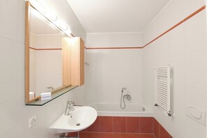 Standard Apartment, Multiple Bedrooms, 2 Bathrooms (Sweet Lake View Lugano) | Bathroom