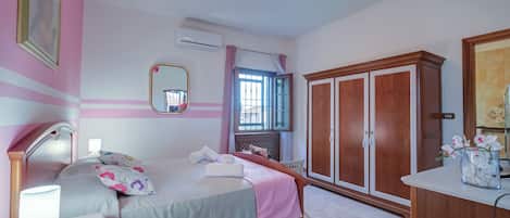 8 chambres, fer et planche Ă repasser, Wi-Fi gratuit, draps fournis