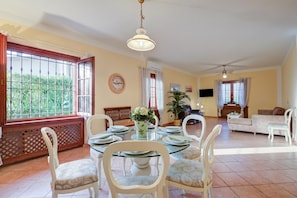 Family Villa, 5 Bedrooms, Microwave (Villa Oasi with private pool) | Living area | 21-inch flat-screen TV with cable channels