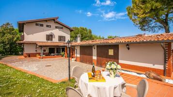 Family Villa, Multiple Bedrooms (Villa Oasi with private pool) | Taman
