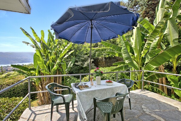Tempat makan outdoor
