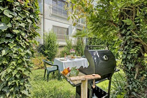 Tempat makan outdoor
